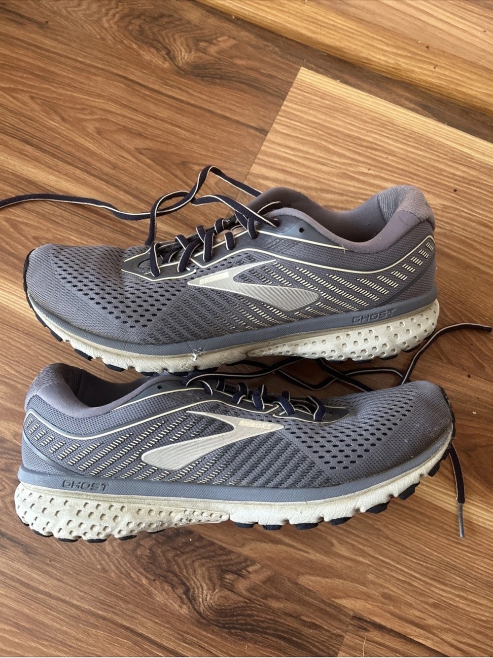 Brooks ghost 12 shoes women’s size 11
